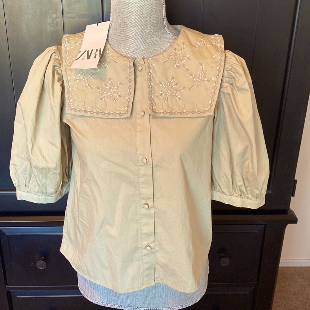 Zara Very Unique Button-front Blouse. New with tags. XS. Tan/Khaki w/Bead trim.